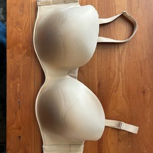 Lane Bryant Cacique
Lightly Lined Multi-Way Strapless Bra 46D